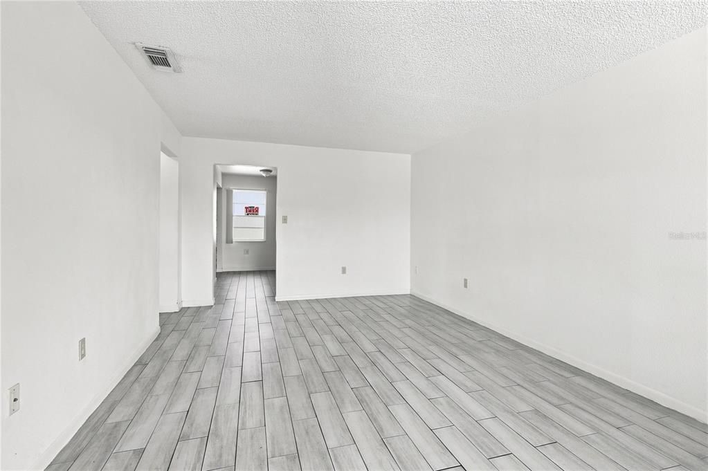 На продажу: $190,000 (2 спален, 1 ванн, 903 Квадратных фут)