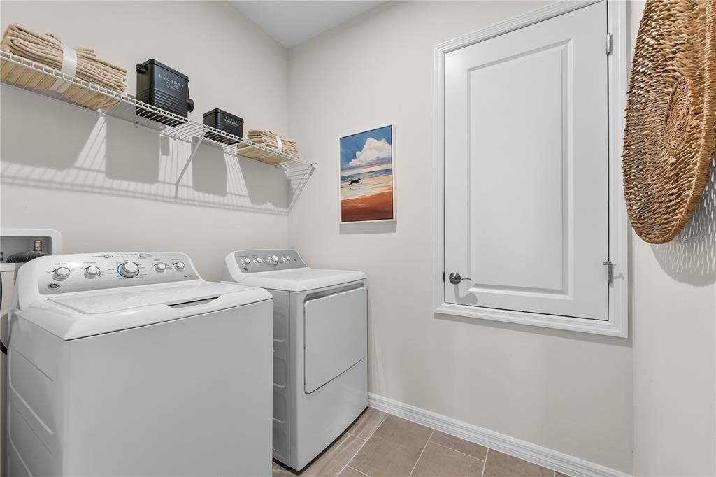 На продажу: $409,000 (4 спален, 2 ванн, 1839 Квадратных фут)