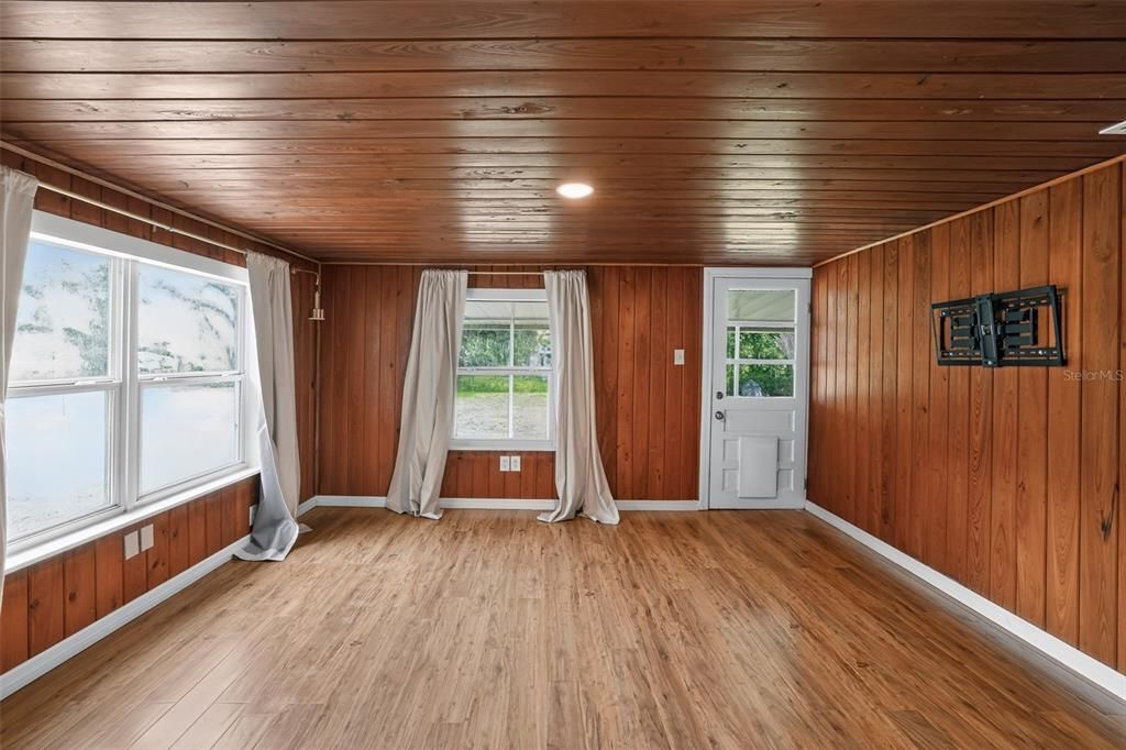 En Venta: $299,975 (2 camas, 1 baños, 864 Pies cuadrados)