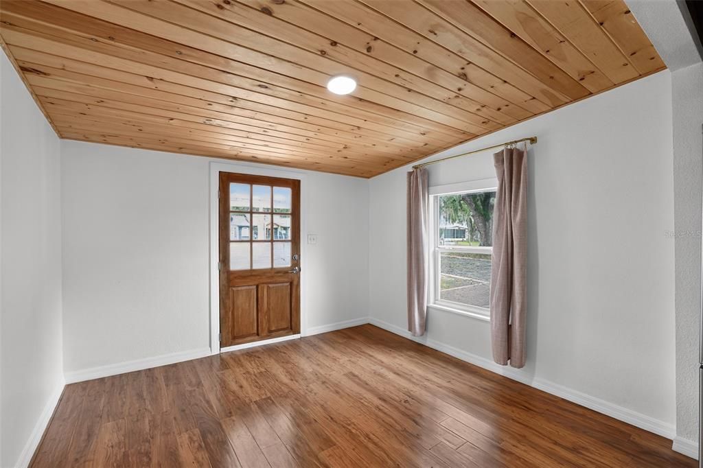 En Venta: $299,975 (2 camas, 1 baños, 864 Pies cuadrados)