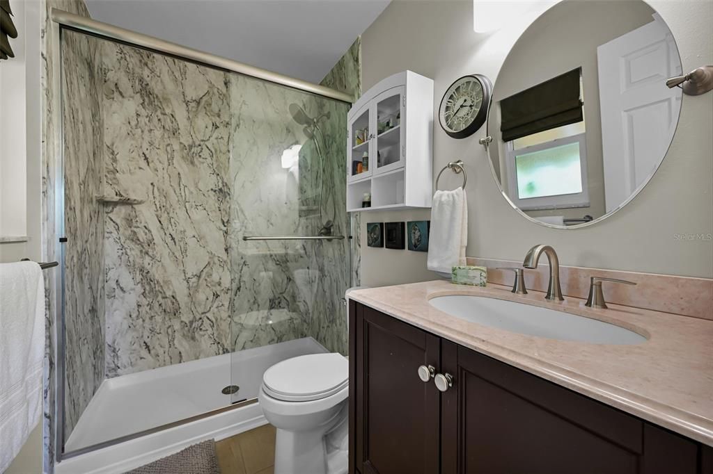 Activo con contrato: $379,000 (2 camas, 2 baños, 1420 Pies cuadrados)