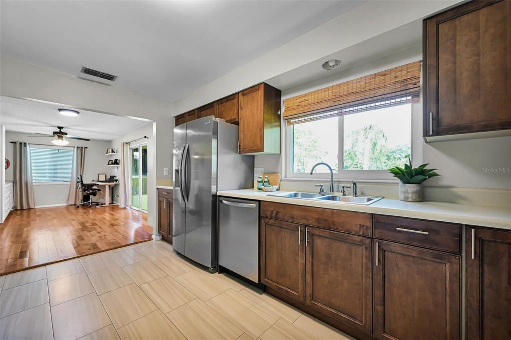 Activo con contrato: $379,000 (2 camas, 2 baños, 1420 Pies cuadrados)