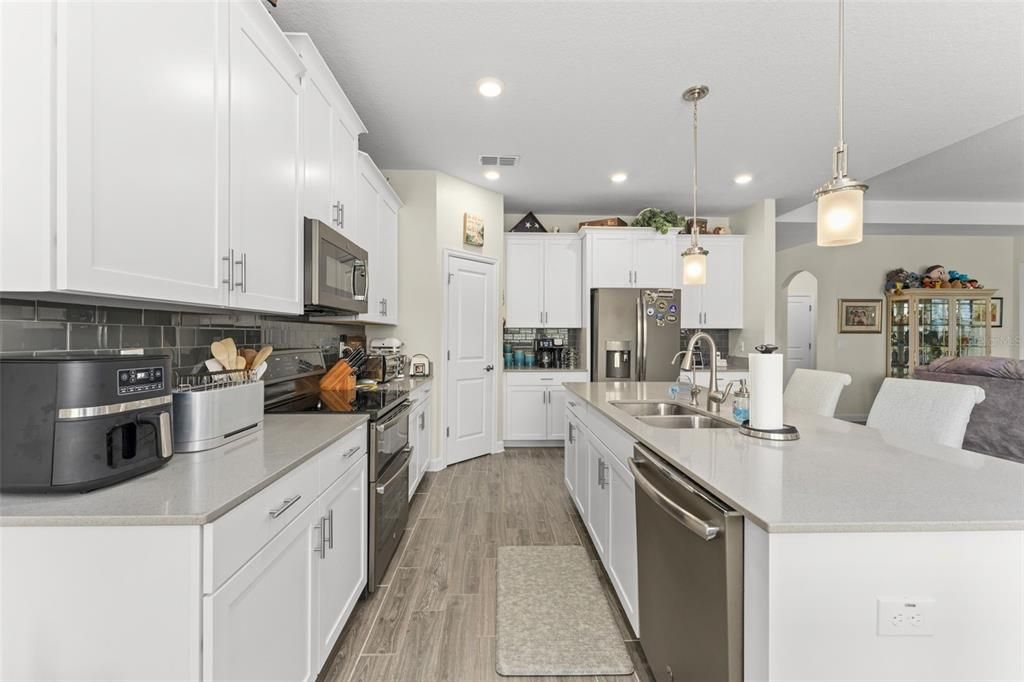 Active With Contract: $559,000 (4 beds, 3 baths, 2655 Square Feet)
