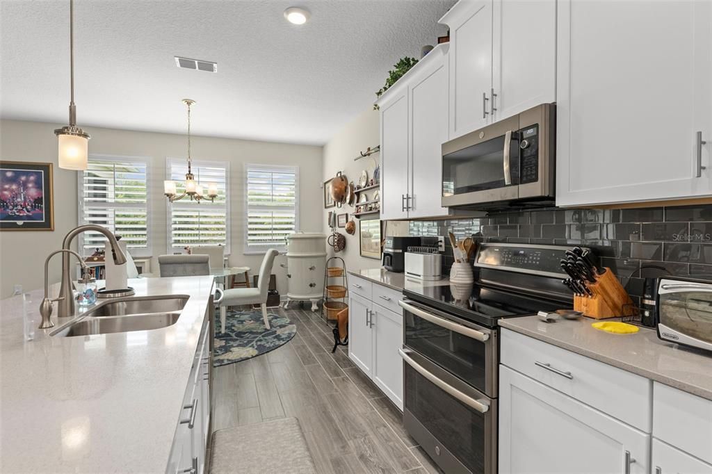 Active With Contract: $559,000 (4 beds, 3 baths, 2655 Square Feet)