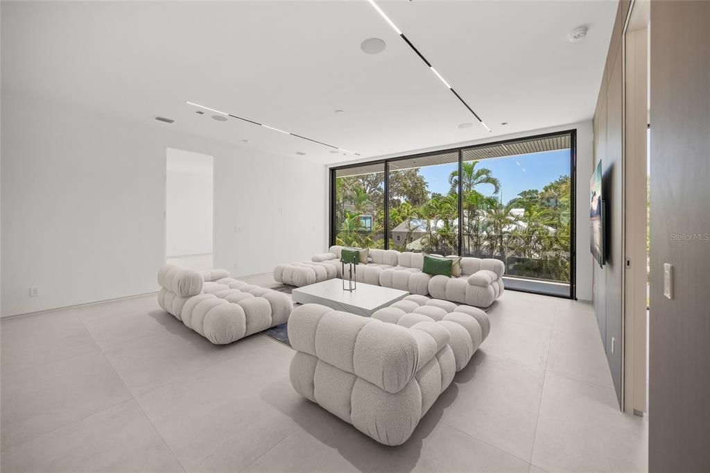 For Sale: $5,995,000 (5 beds, 5 baths, 5270 Square Feet)