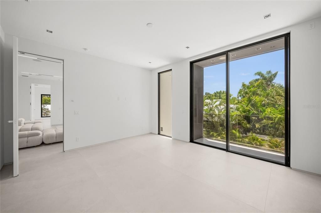For Sale: $5,995,000 (5 beds, 5 baths, 5270 Square Feet)