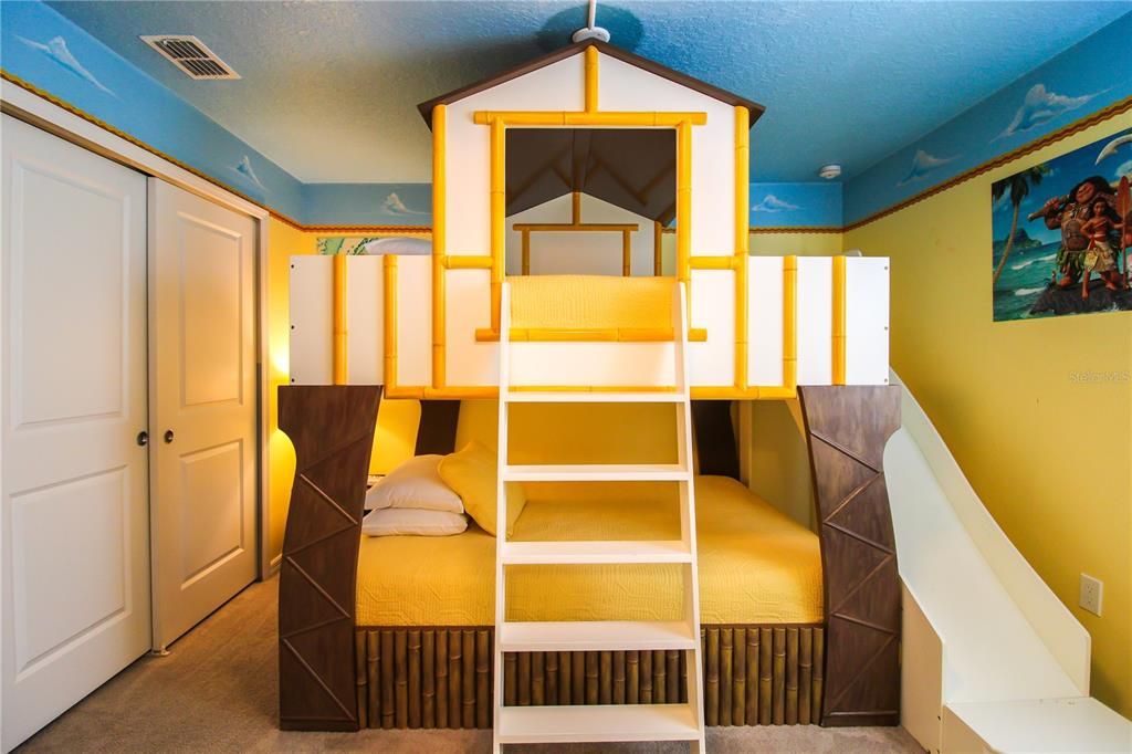 En Venta: $799,000 (10 camas, 8 baños, 4399 Pies cuadrados)