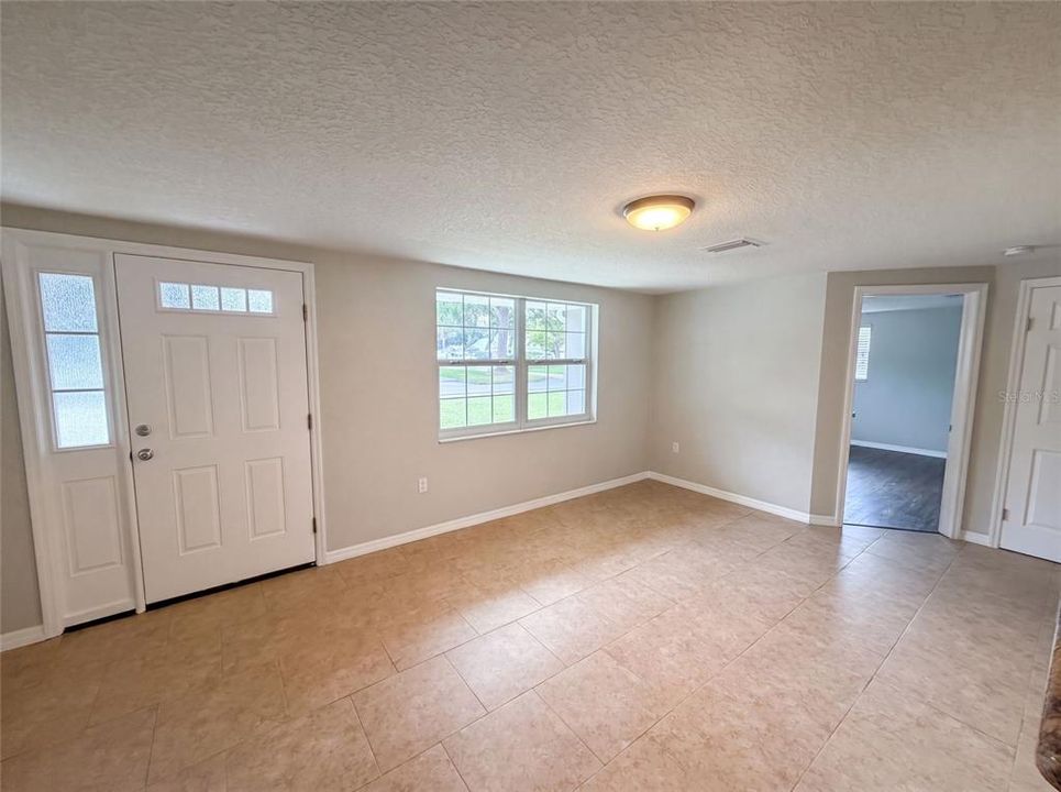 For Sale: $218,000 (2 beds, 2 baths, 1092 Square Feet)