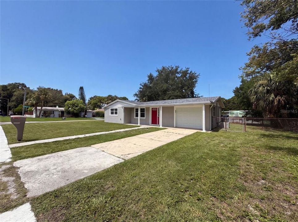For Sale: $218,000 (2 beds, 2 baths, 1092 Square Feet)