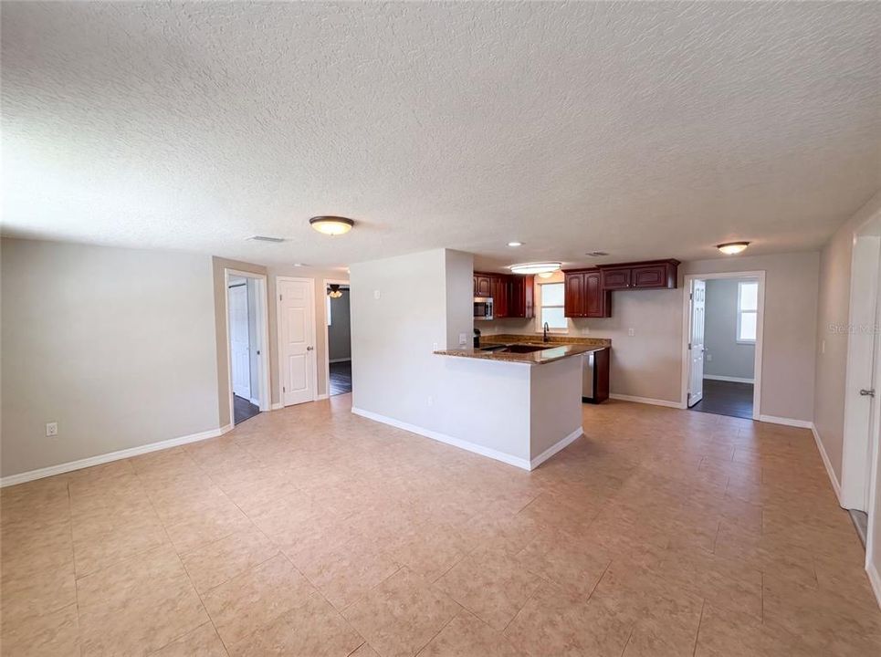 For Sale: $218,000 (2 beds, 2 baths, 1092 Square Feet)