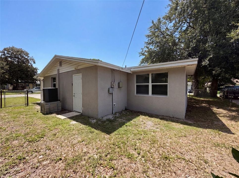 For Sale: $218,000 (2 beds, 2 baths, 1092 Square Feet)