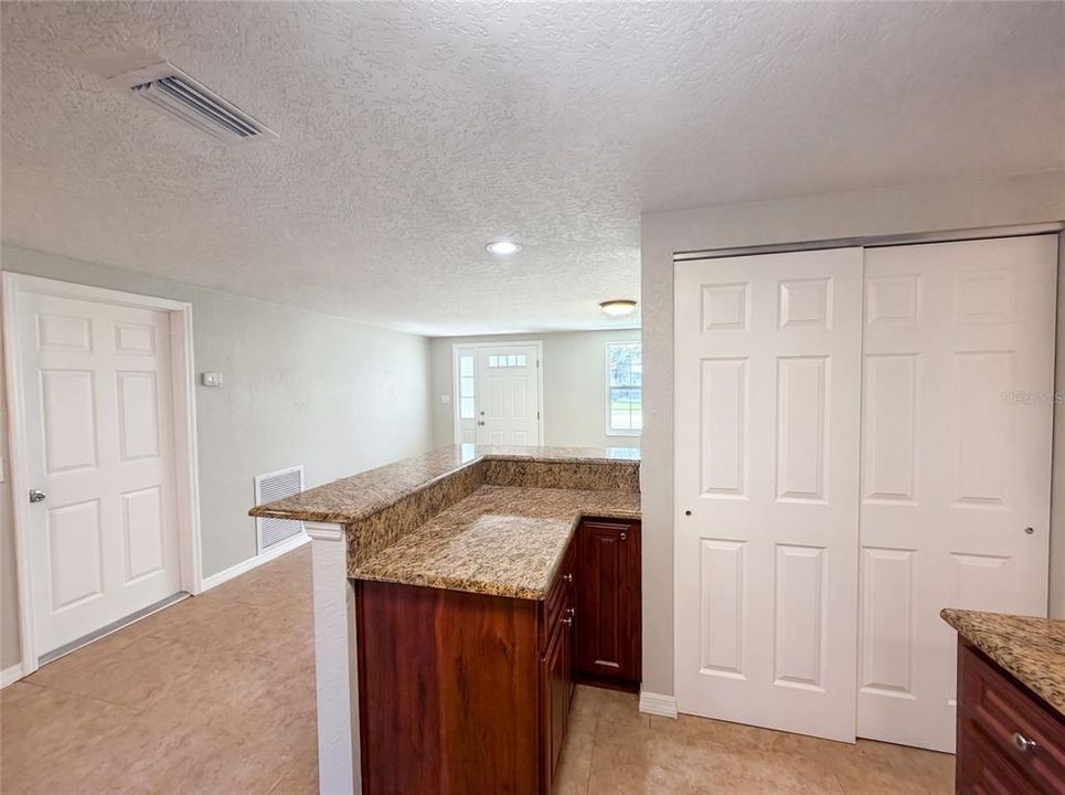 For Sale: $218,000 (2 beds, 2 baths, 1092 Square Feet)