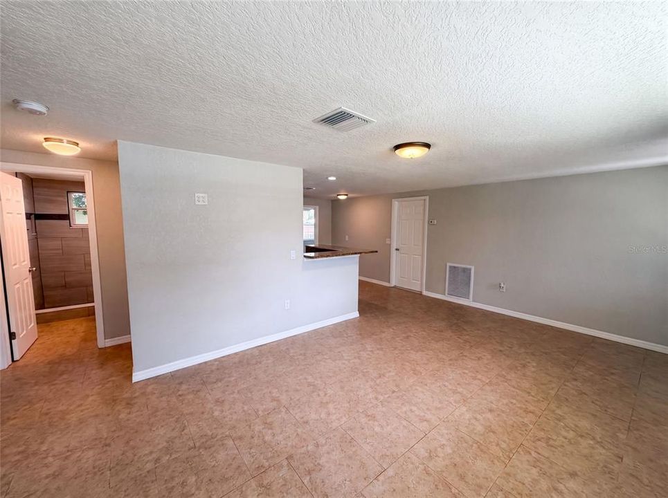 For Sale: $218,000 (2 beds, 2 baths, 1092 Square Feet)