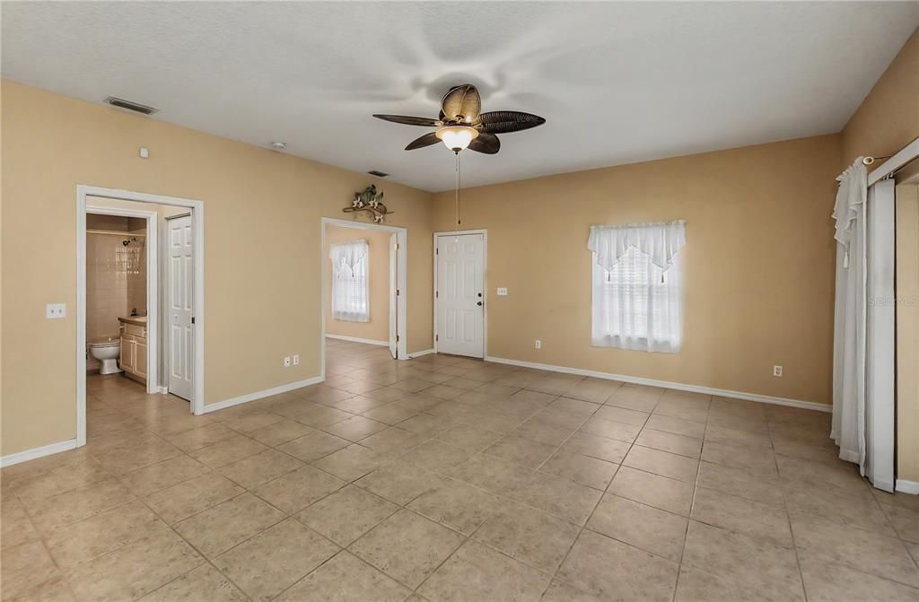 For Sale: $240,000 (2 beds, 2 baths, 1364 Square Feet)