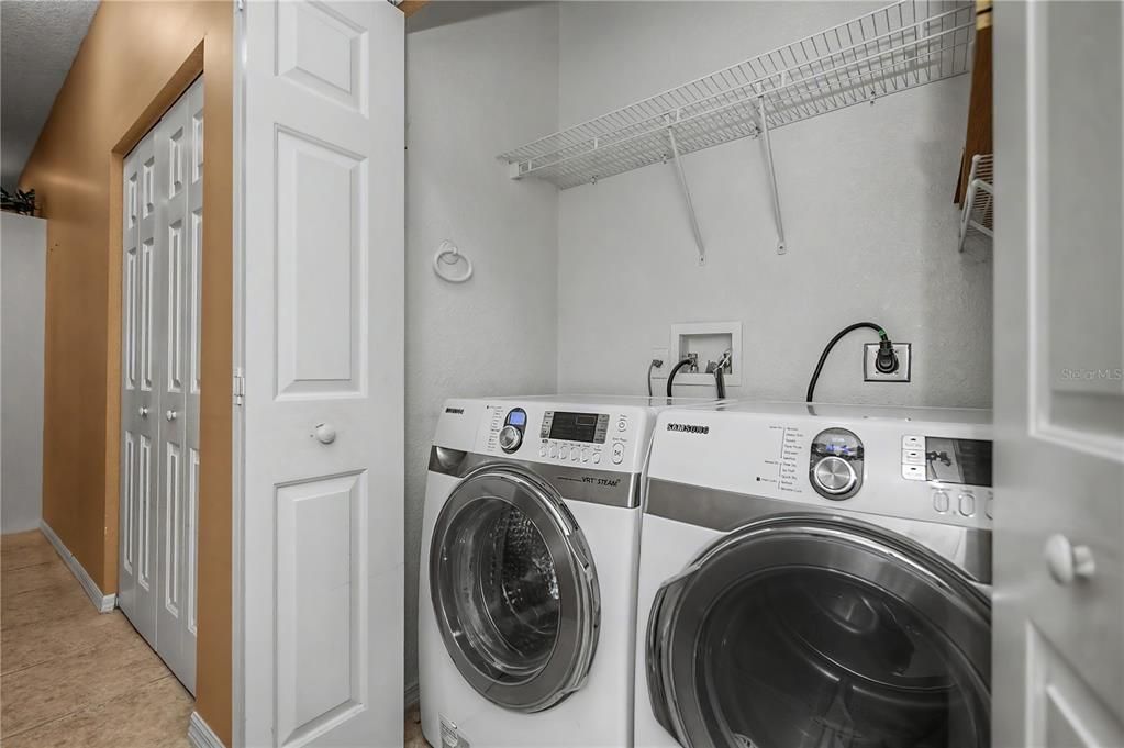 For Sale: $240,000 (2 beds, 2 baths, 1364 Square Feet)
