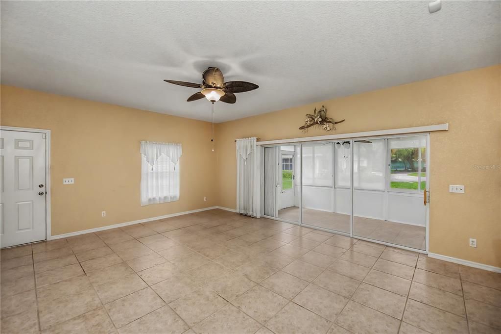 For Sale: $240,000 (2 beds, 2 baths, 1364 Square Feet)
