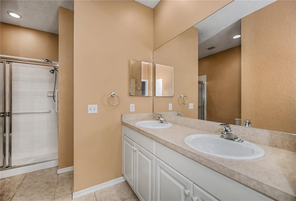 For Sale: $240,000 (2 beds, 2 baths, 1364 Square Feet)