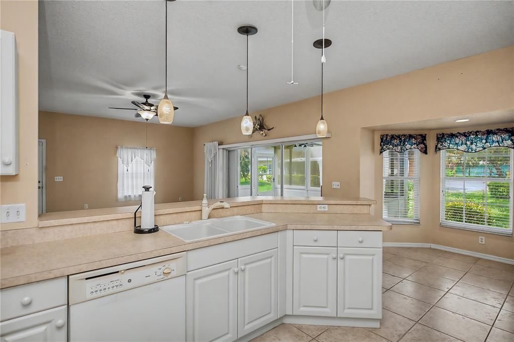 For Sale: $240,000 (2 beds, 2 baths, 1364 Square Feet)