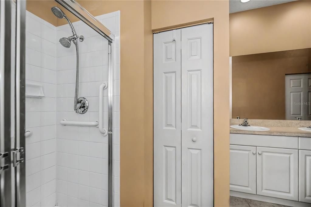 For Sale: $240,000 (2 beds, 2 baths, 1364 Square Feet)
