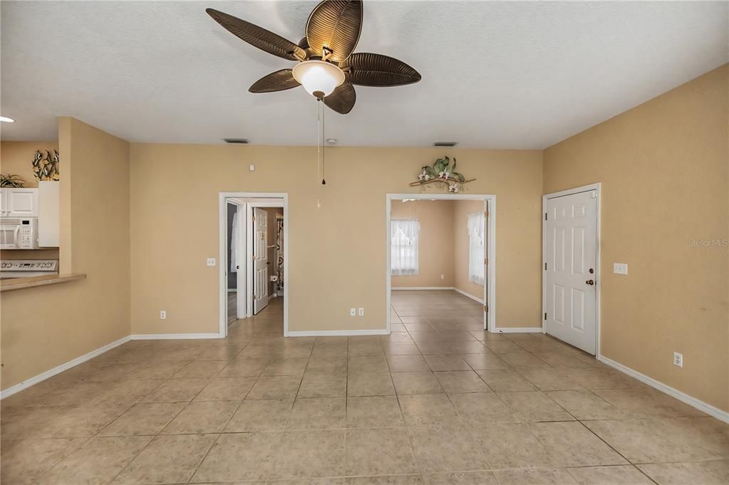 For Sale: $240,000 (2 beds, 2 baths, 1364 Square Feet)