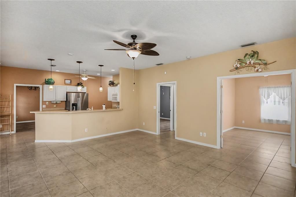 For Sale: $240,000 (2 beds, 2 baths, 1364 Square Feet)