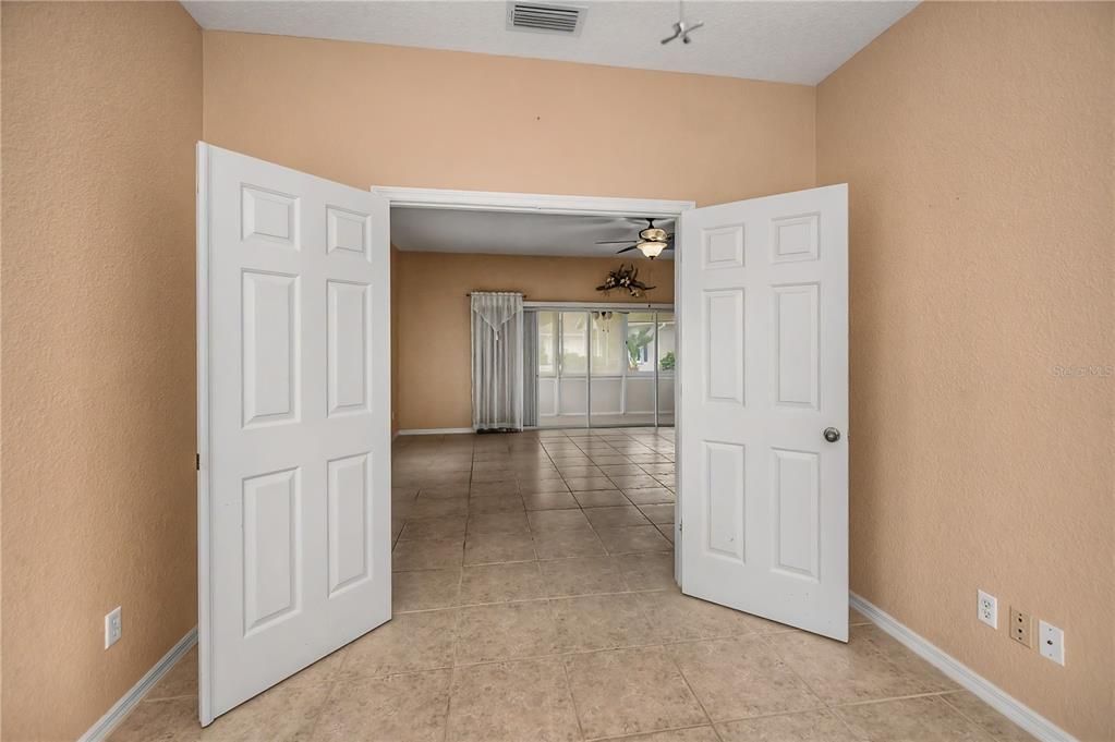 For Sale: $240,000 (2 beds, 2 baths, 1364 Square Feet)