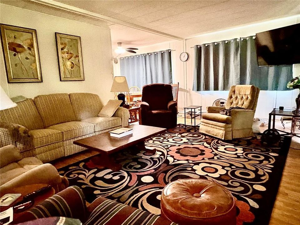 For Sale: $305,000 (3 beds, 2 baths, 1344 Square Feet)