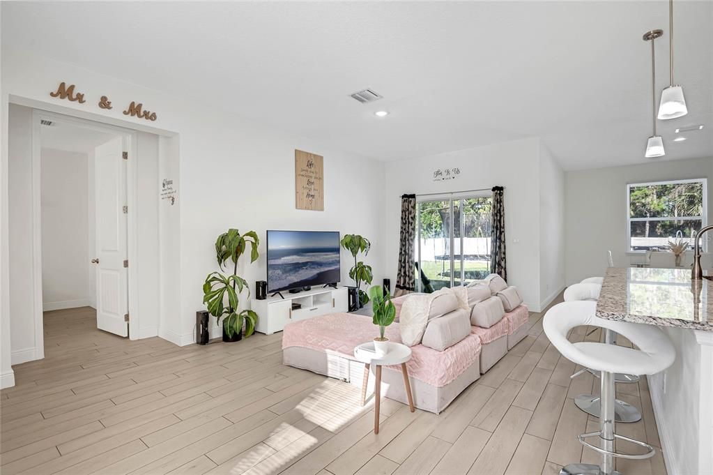 For Sale: $310,000 (3 beds, 2 baths, 1472 Square Feet)
