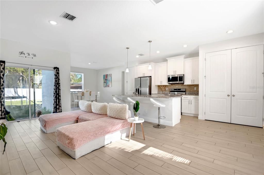 For Sale: $310,000 (3 beds, 2 baths, 1472 Square Feet)