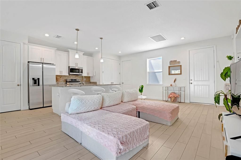 For Sale: $310,000 (3 beds, 2 baths, 1472 Square Feet)