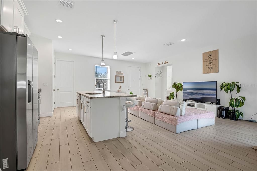 For Sale: $310,000 (3 beds, 2 baths, 1472 Square Feet)