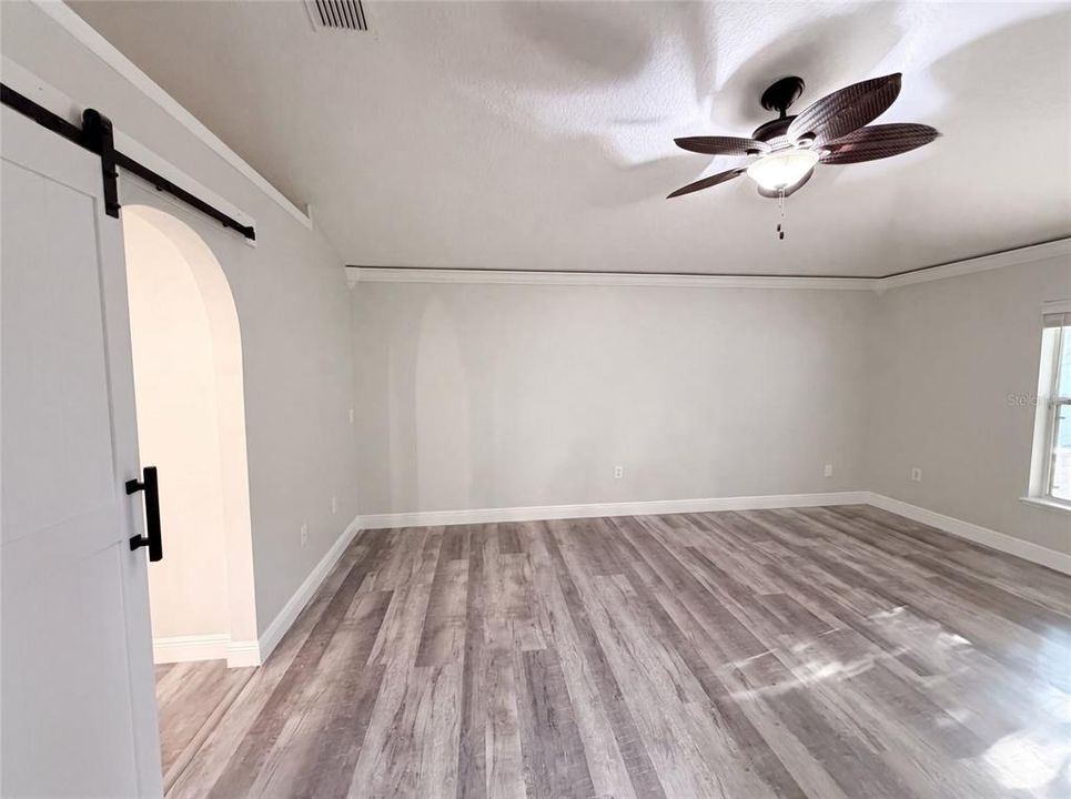 En Venta: $355,000 (4 camas, 2 baños, 1970 Pies cuadrados)
