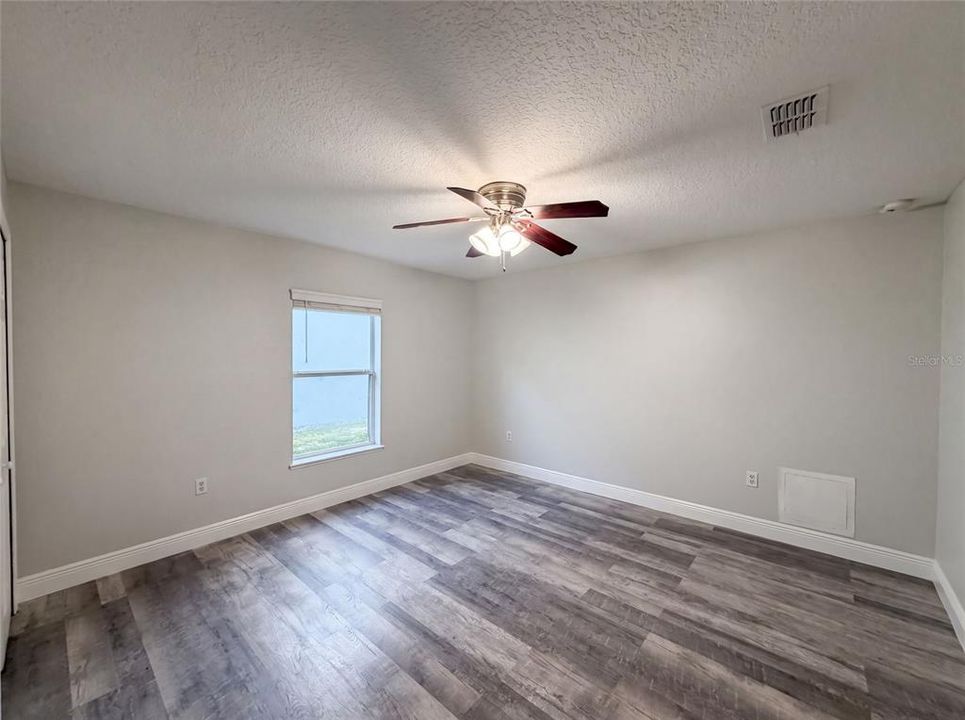 En Venta: $355,000 (4 camas, 2 baños, 1970 Pies cuadrados)