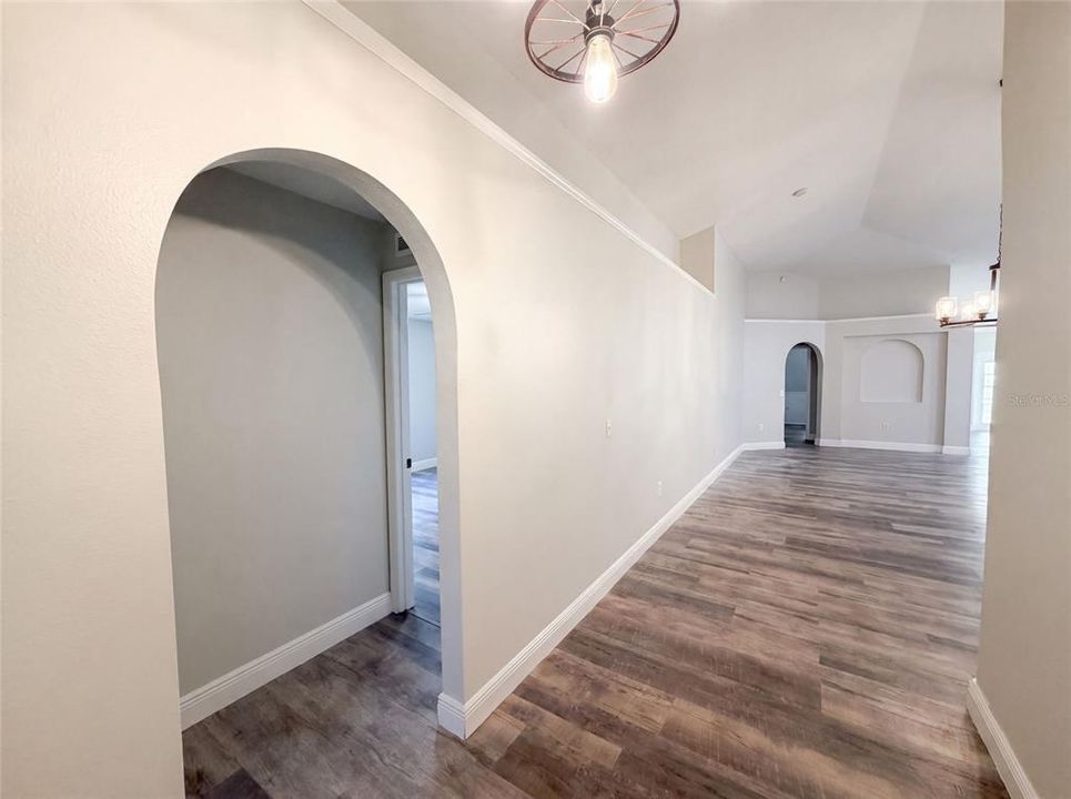En Venta: $355,000 (4 camas, 2 baños, 1970 Pies cuadrados)