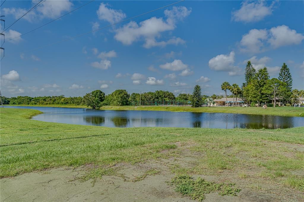 For Sale: $179,900 (2 beds, 2 baths, 945 Square Feet)