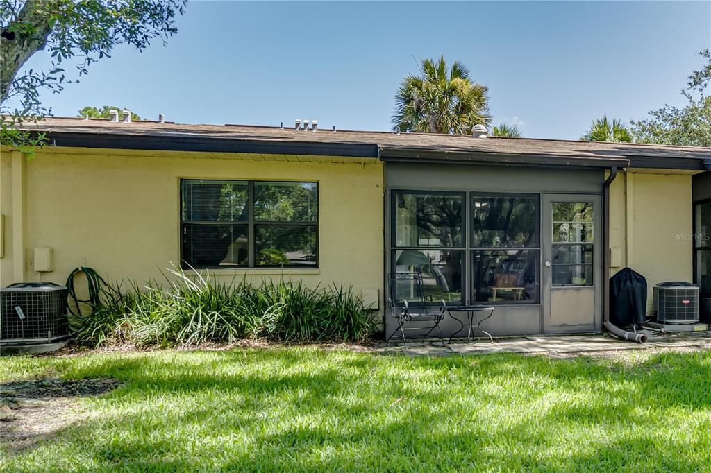 For Sale: $179,900 (2 beds, 2 baths, 945 Square Feet)