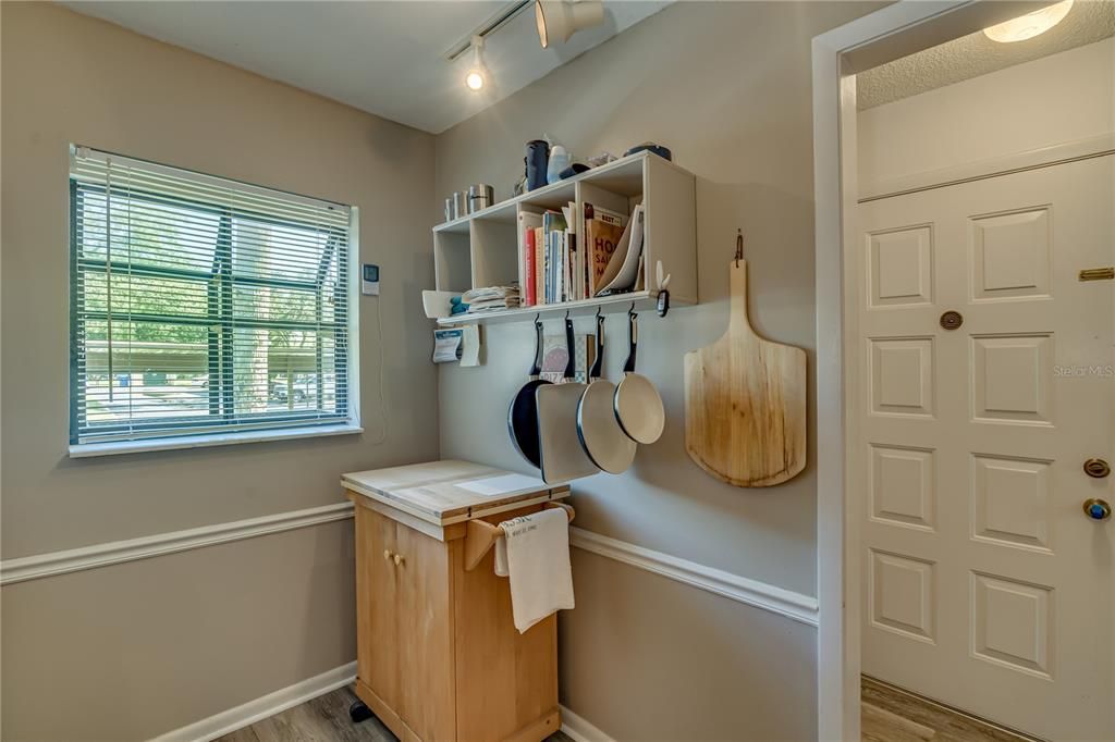 For Sale: $179,900 (2 beds, 2 baths, 945 Square Feet)
