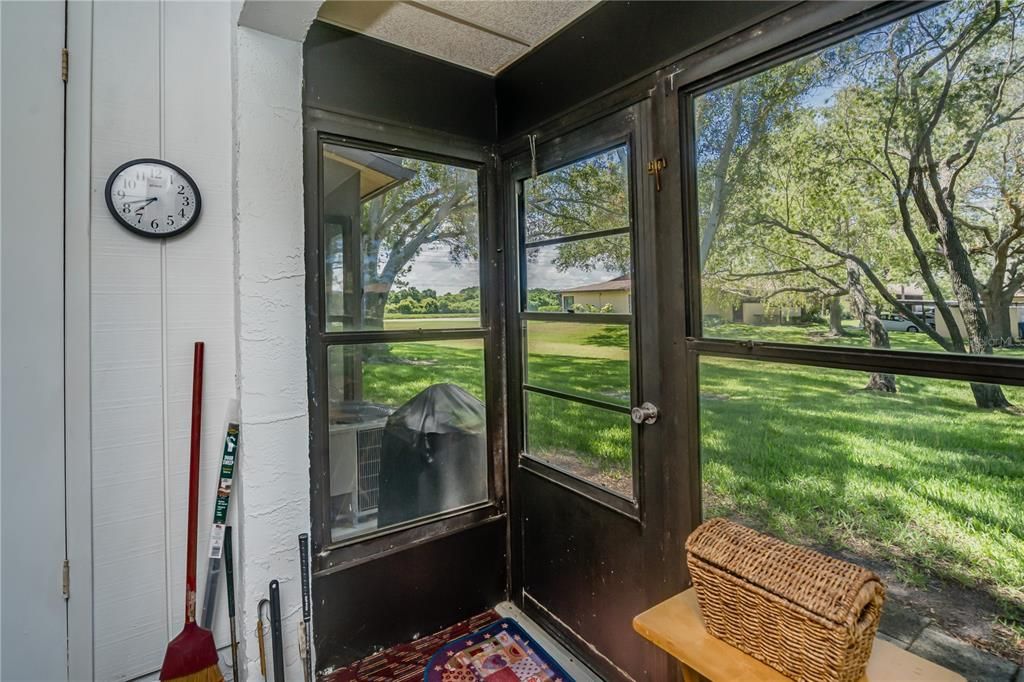 For Sale: $179,900 (2 beds, 2 baths, 945 Square Feet)