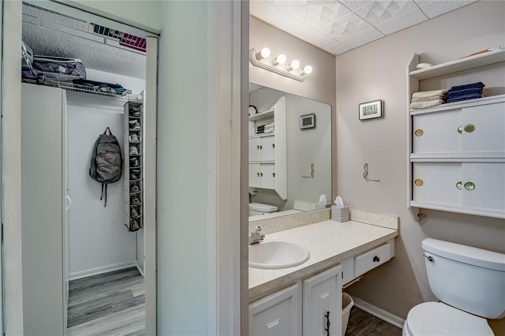 For Sale: $179,900 (2 beds, 2 baths, 945 Square Feet)