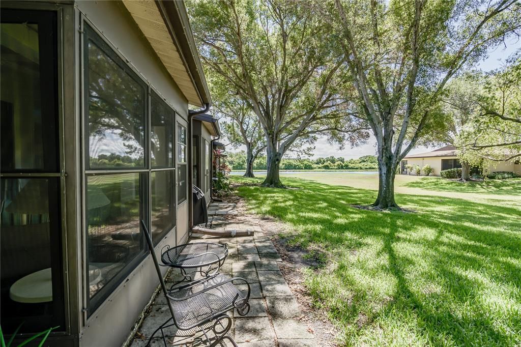 For Sale: $179,900 (2 beds, 2 baths, 945 Square Feet)