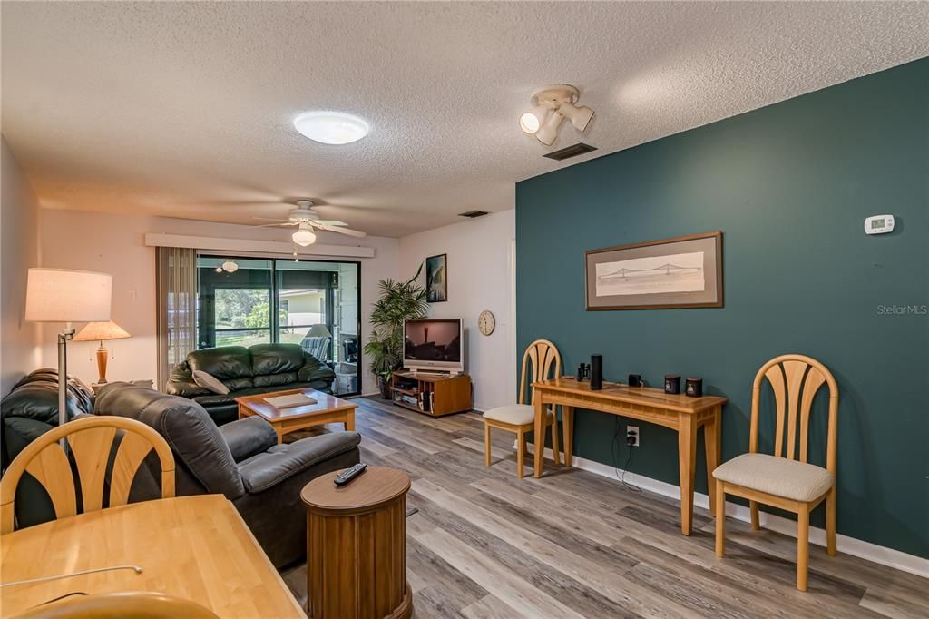 For Sale: $179,900 (2 beds, 2 baths, 945 Square Feet)