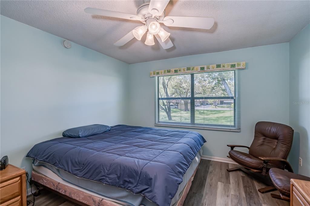 For Sale: $179,900 (2 beds, 2 baths, 945 Square Feet)
