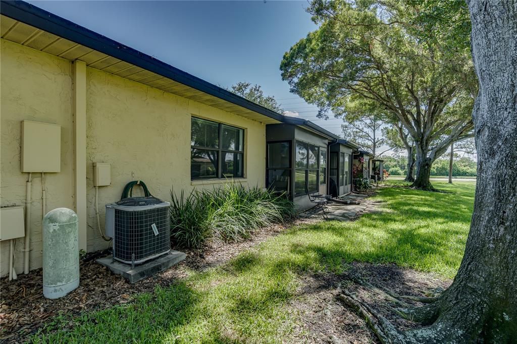 For Sale: $179,900 (2 beds, 2 baths, 945 Square Feet)