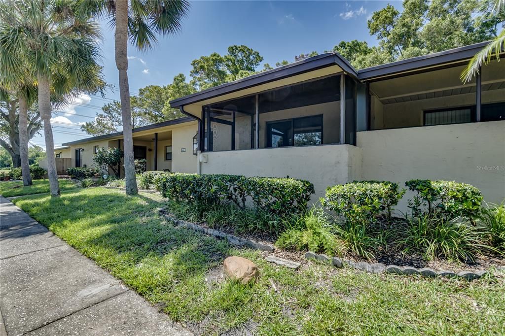 For Sale: $179,900 (2 beds, 2 baths, 945 Square Feet)