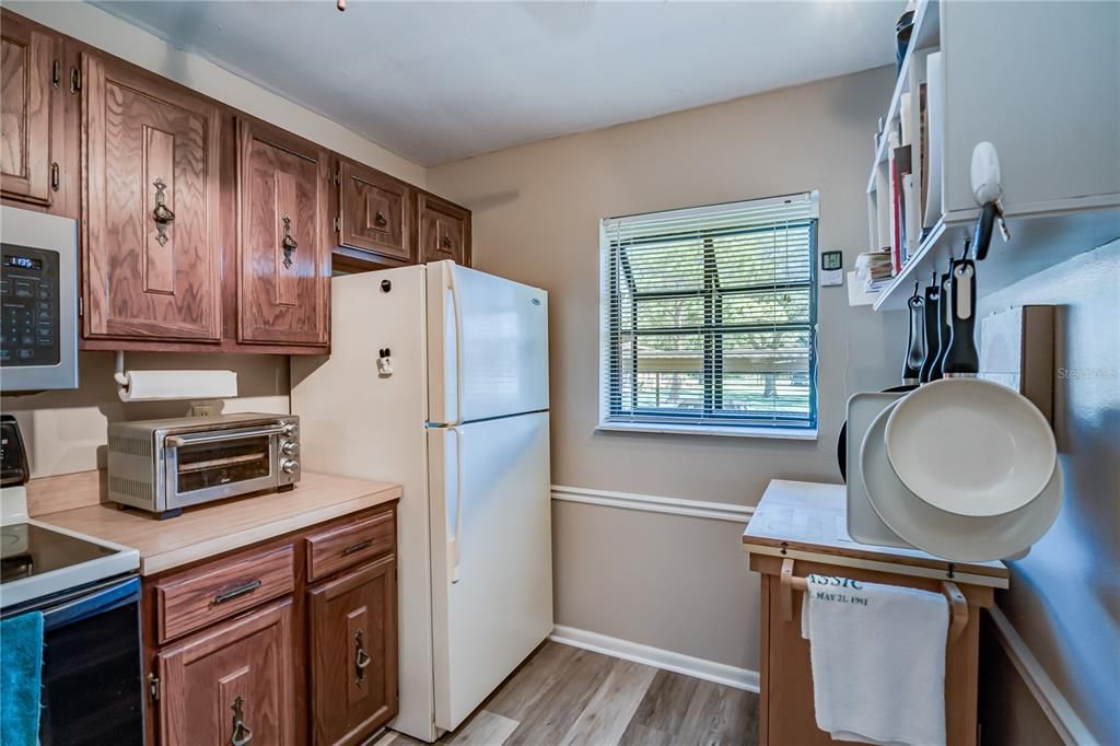 For Sale: $179,900 (2 beds, 2 baths, 945 Square Feet)