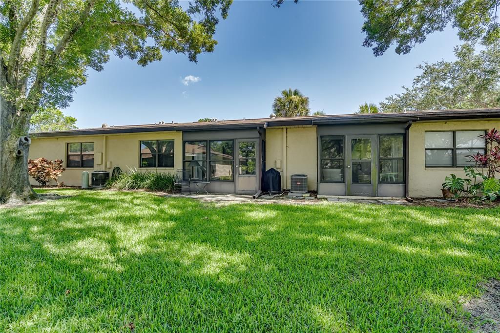 For Sale: $179,900 (2 beds, 2 baths, 945 Square Feet)