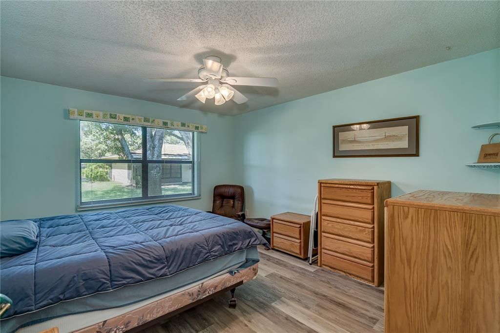 For Sale: $179,900 (2 beds, 2 baths, 945 Square Feet)