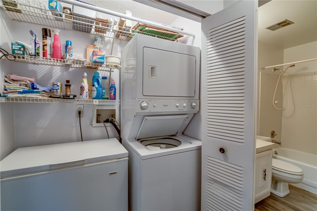 For Sale: $179,900 (2 beds, 2 baths, 945 Square Feet)