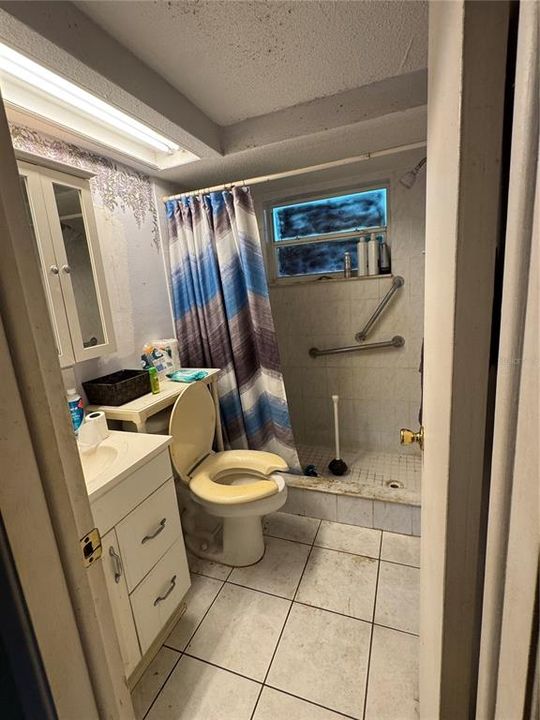 На продажу: $125,000 (2 спален, 1 ванн, 840 Квадратных фут)