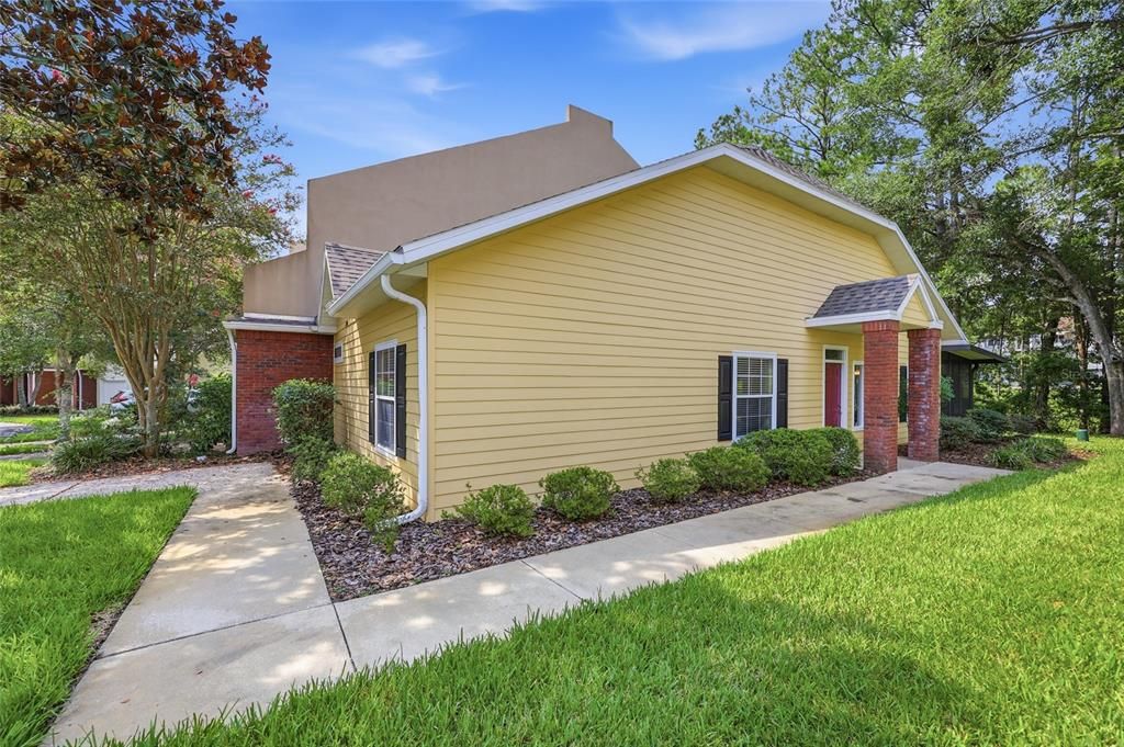 For Sale: $229,000 (2 beds, 2 baths, 1200 Square Feet)